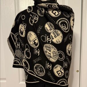 Artisan Black and Cream Patterned Shawl